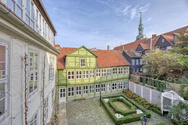 Fachwerk-Höfe-Bierwagen.jpg View of a half-timbered courtyard