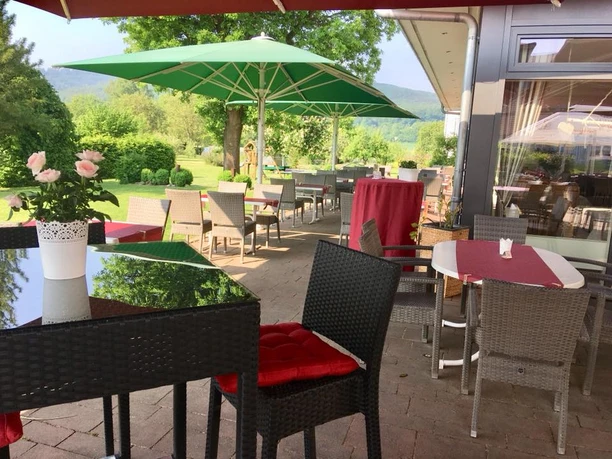 Wesertal_Hotel_Kronenhof_Terrasse.jpg
