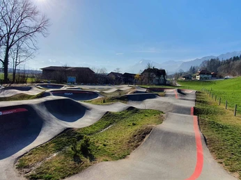 pumptrack-tierachern-gelaende-fruehling.jpg