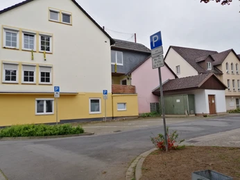 parkplatz-breil-behindertenparkplaetze