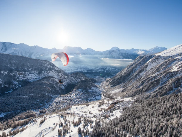Paragliding & delta flying in the UNESCO WORLD HERITAGE Jungfrau Aletsch Paragliding & delta flying in the UNESCO WORLD HERITAGE Jungfrau Aletsch