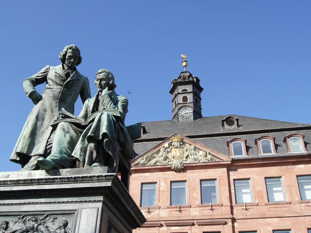 Rathaus und Brüder Grimm Nationaldenkmal
