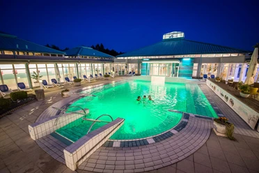 Driburg Therme - Außenbecken Außenbecken bei Nacht von der Therme Bad Driburg.