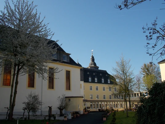 Domäne Walberberg mit Kirche