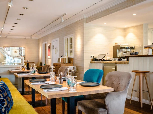 Innenansicht Bistro Hotel Stadt Hamburg.jpg