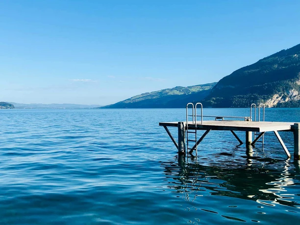 strandbad-leissigen-sommer-badi-floss-thunersee.jpg