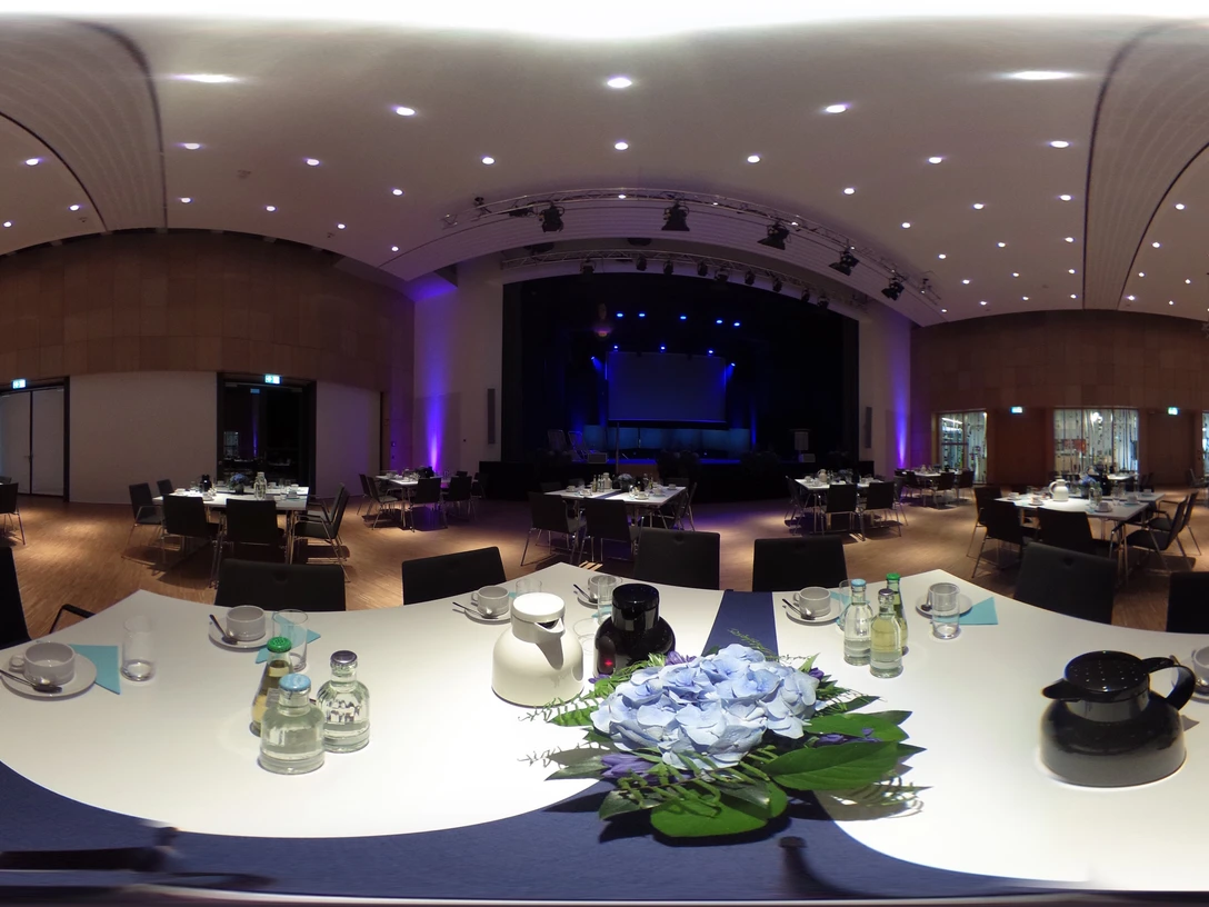 Gedeckter Saal im Kurhaus Bad Bevensen Overdækket hal i Kurhaus Bad Bevensen