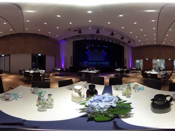 Gedeckter Saal im Kurhaus Bad Bevensen Gedeckter Saal im Kurhaus Bad BevensenCovered hall in the Kurhaus Bad BevensenOverdækket hal i Kurhaus Bad BevensenOverdekte hal in het Kurhaus Bad Bevensen