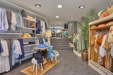 Modeboutique Unik Modeboutique Unik Treppenaufgang