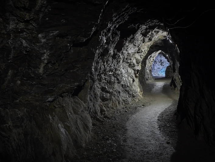 Der Roeder Stollen beim Besucherbergwerk Rammelsberg. Der Roeder Stollen im RammelsbergThe Roeder tunnel in the RammelsbergDe Roeder Stollen in de Rammelsberg