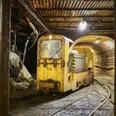 Fahrt mit der Grubenbahn beim Besucherbergwerk Rammeisberg Besucherbergwerk Rammeisberg. Grubenbahn. Foto: Stefan Sobotta/ Visum Rammeisberg visitor mine. Mine railway. Photo: Stefan Sobotta/ Visum Mine de Rammeisberg pour les visiteurs. Train de la mine. Photo : Stefan Sobotta/ Visum Bezoekersmijn Rammeisberg. Mijnspoorweg. Foto: Stefan Sobotta/ Visum Rammeisberg besøgsmine. Minens jernbane. Foto: Stefan Sobotta/ Visum