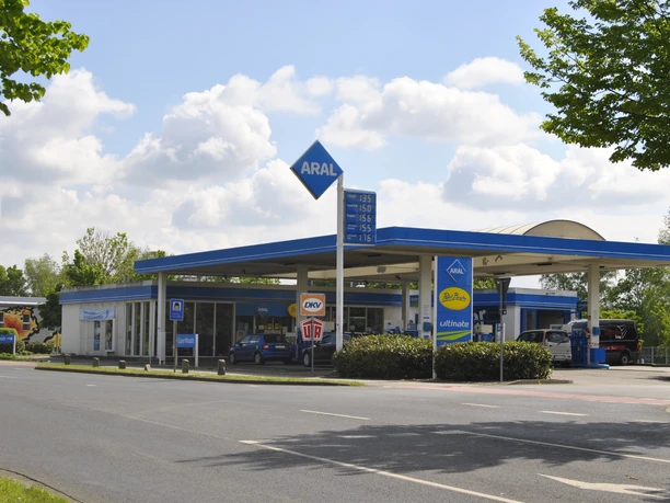 ARAL Tankstelle Außenansicht ortsaußwärts
