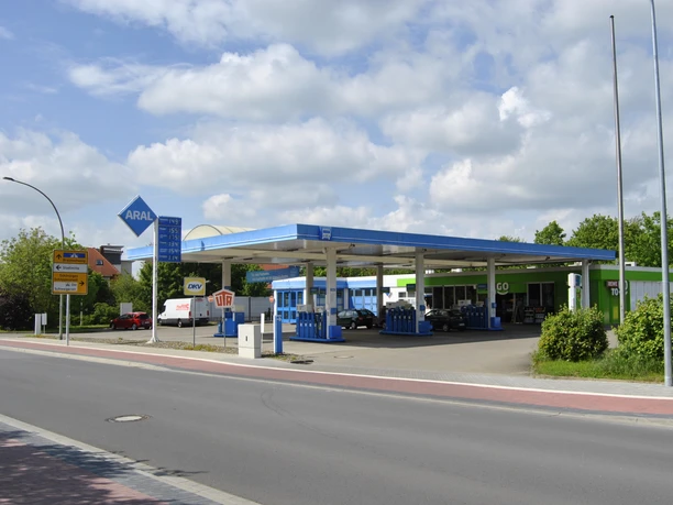 ARAL Tankstelle Außenansicht
