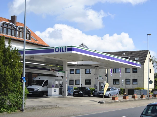 OIL! Tankstelle Außenansicht