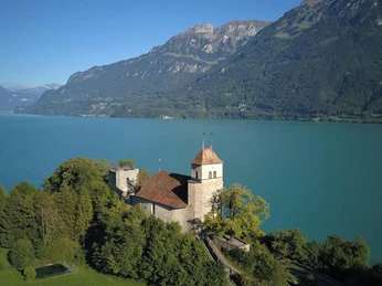 ringgenberg-burgkirche-sommer-brienzersee.jpg