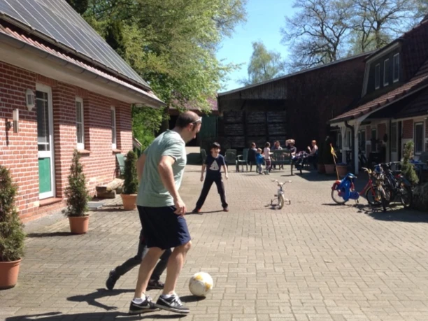 Platz zum Spielen auf dem Stammhof Albers Platz zum Spielen auf dem Stammhof Albers