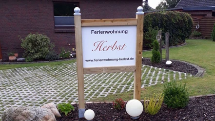 Informatiebord voor het vakantieappartement „Herbst“