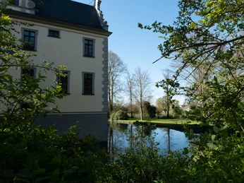 Teich an der Burg Kriegshoven