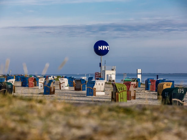 Niveaball am Strand in Dornumersiel