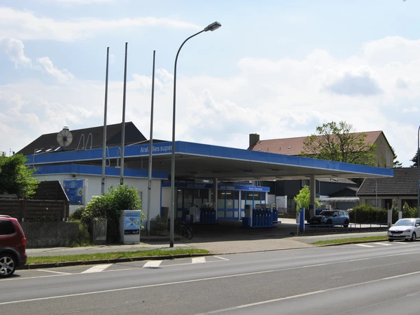 ARAL Tankstelle Außenansicht