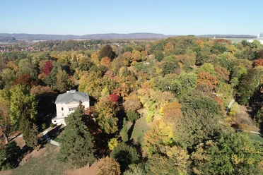 Nordhausen-Hohenrode-Blick-über-den-Park-im-Herbst-Föderverein-Park-Hohenrode-ev.JPG Nordhausen-Hohenrode-Blick-über-den-Park-im-Herbst-Föderverein-Park-Hohenrode-ev.JPG