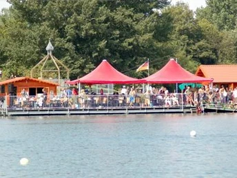 Sonnendeck der Wasserskiseilbahn Salzgitter