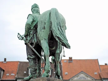 Station 1: Herzog August Denkmal, 1904 (2)