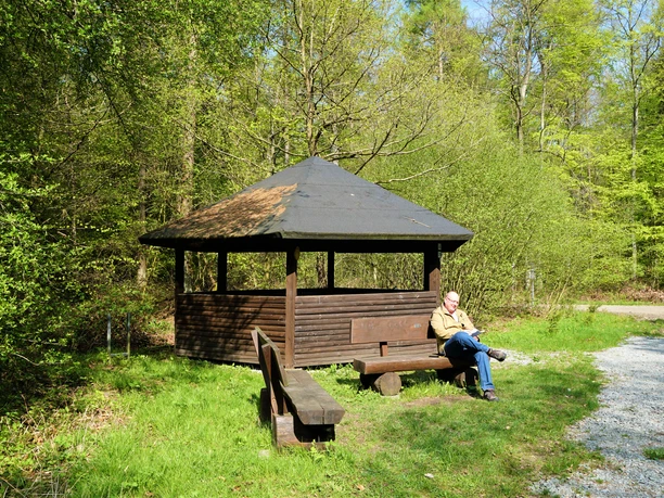 Pause an der Schutzhütte Drachenberg