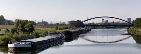 Stickkanal mit Hafen