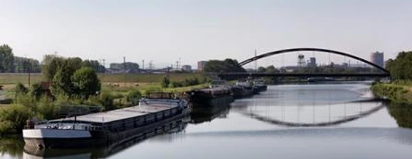 Stickkanal mit Hafen