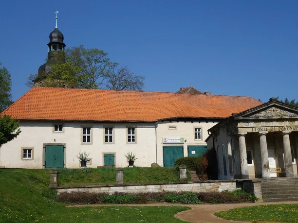 Orangerie und St. Marien in Marienborn