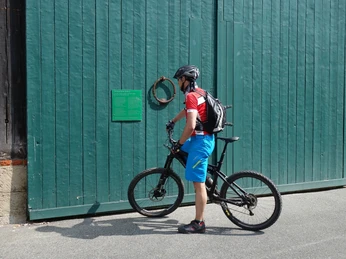 Eulenspiegel vor verschlossenen Türen