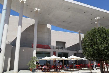 Cafè Im Kunstmuseum binary comment