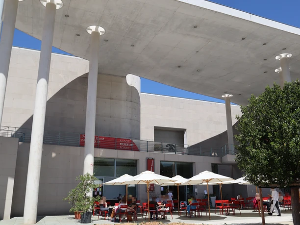 Cafè Im Kunstmuseum binary comment