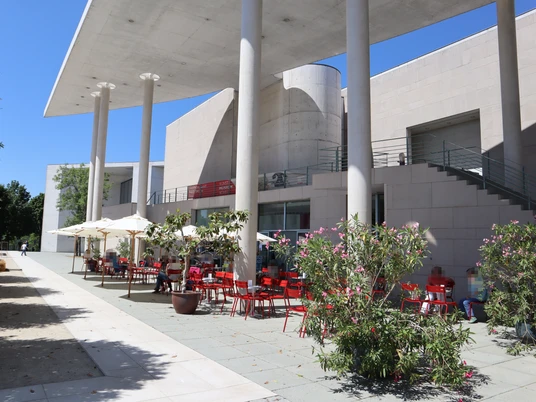 Cafè Im Kunstmuseum binary comment