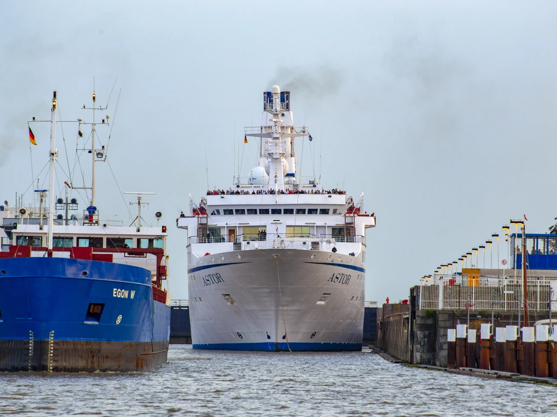 Schiffe in der Schleuse