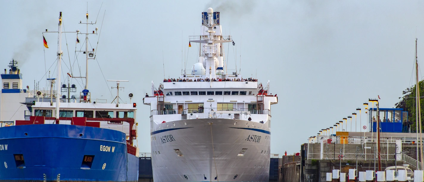 Schiffe in der Schleuse