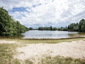 Sandstrand am Sieverner See.jpg