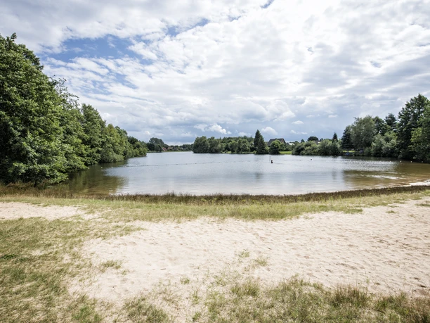 Sandstrand am Sieverner See.jpg
