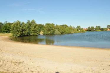 Sandstrand am Sieverner See.JPG