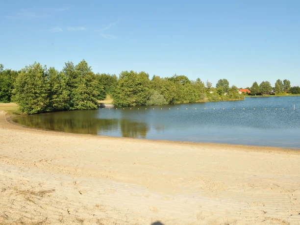 Sandstrand am Sieverner See.JPG