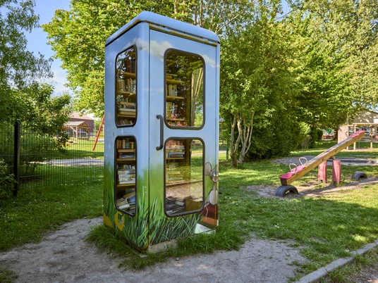 Bücherschrank an der Schule Winnigstedt Bücherschrank an der Schule Winnigstedt