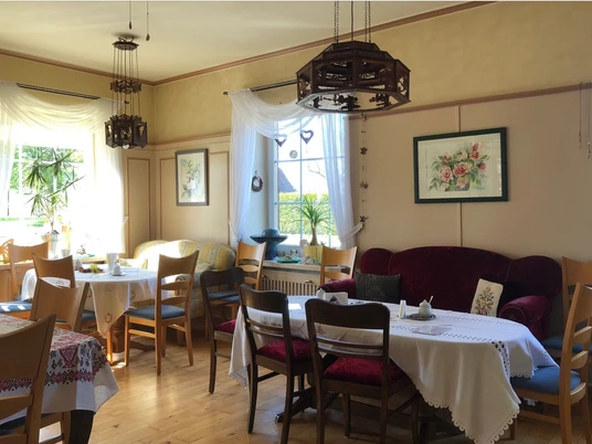 Engel Cafe Innenraum.jpg