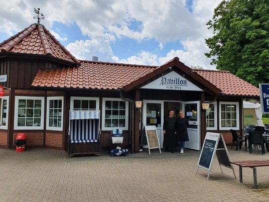 Pavillon Außenansicht.jpeg