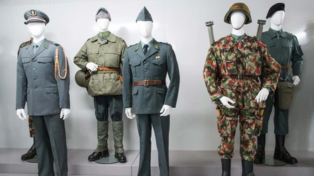 stiftung-ham-ausstellung-ausstellung-uniformen.jpg
