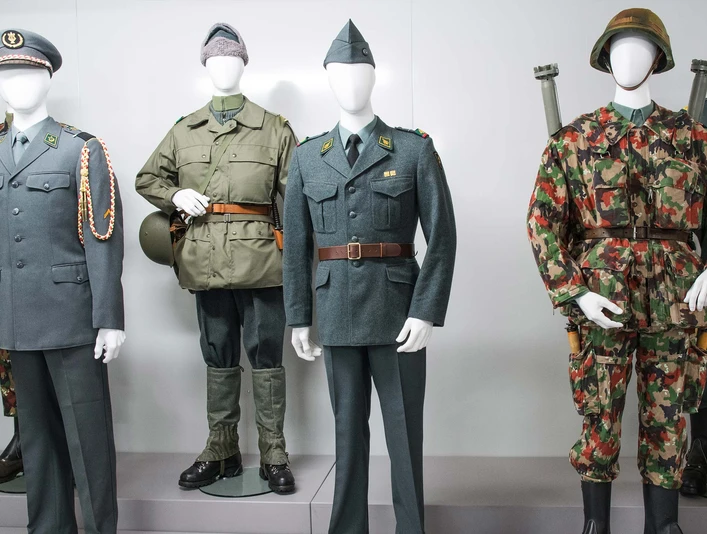 stiftung-ham-ausstellung-ausstellung-uniformen.jpg