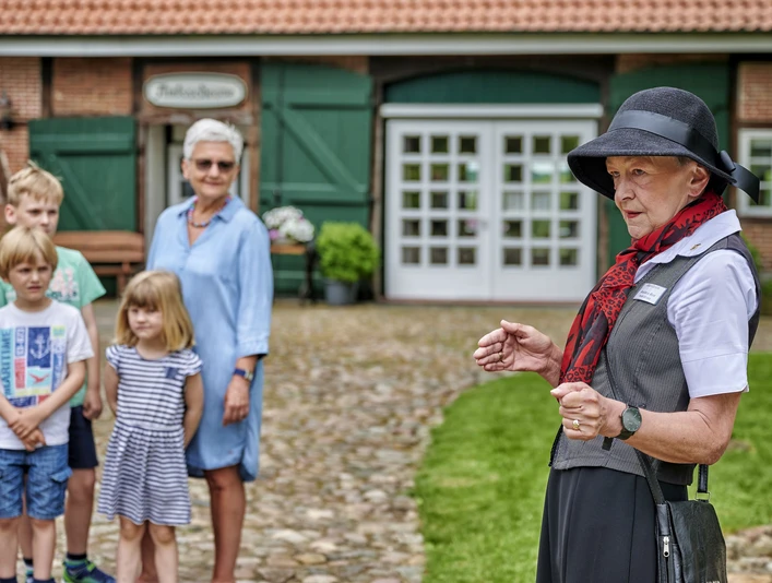 Ortsführung mit Mathilde.jpg