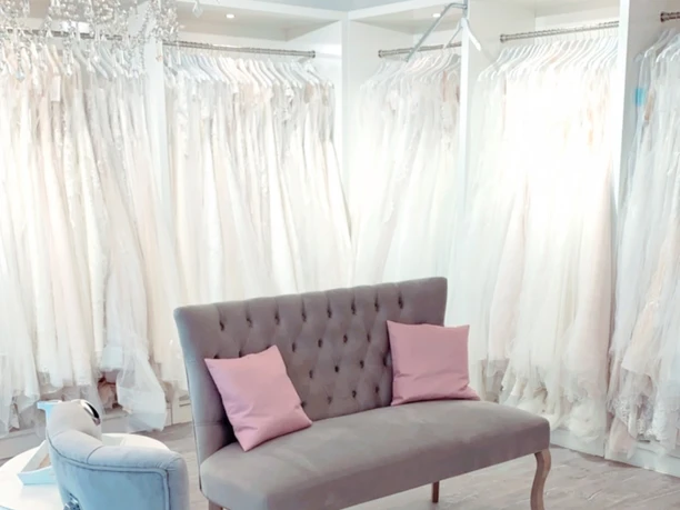 Brautmoden Engelstraum in weiß Brautmoden Engelstraum in weiß