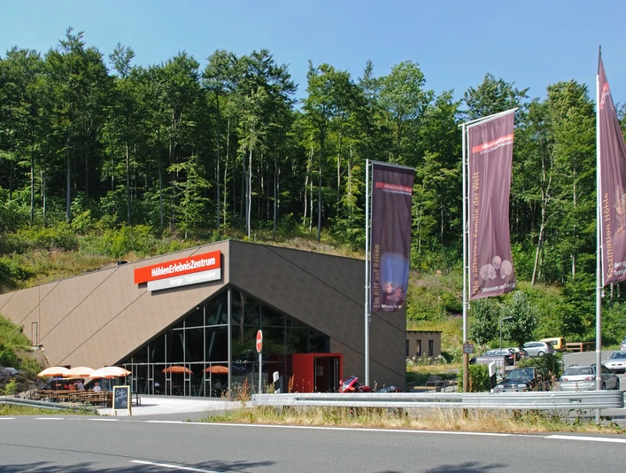 Außenansicht HöhlenErlebnisZentrum Außenansicht HöhlenErlebnisZentrum