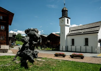 Baschi Statue und Sebastianskapelle Baschi Statue und Sebastianskapelle